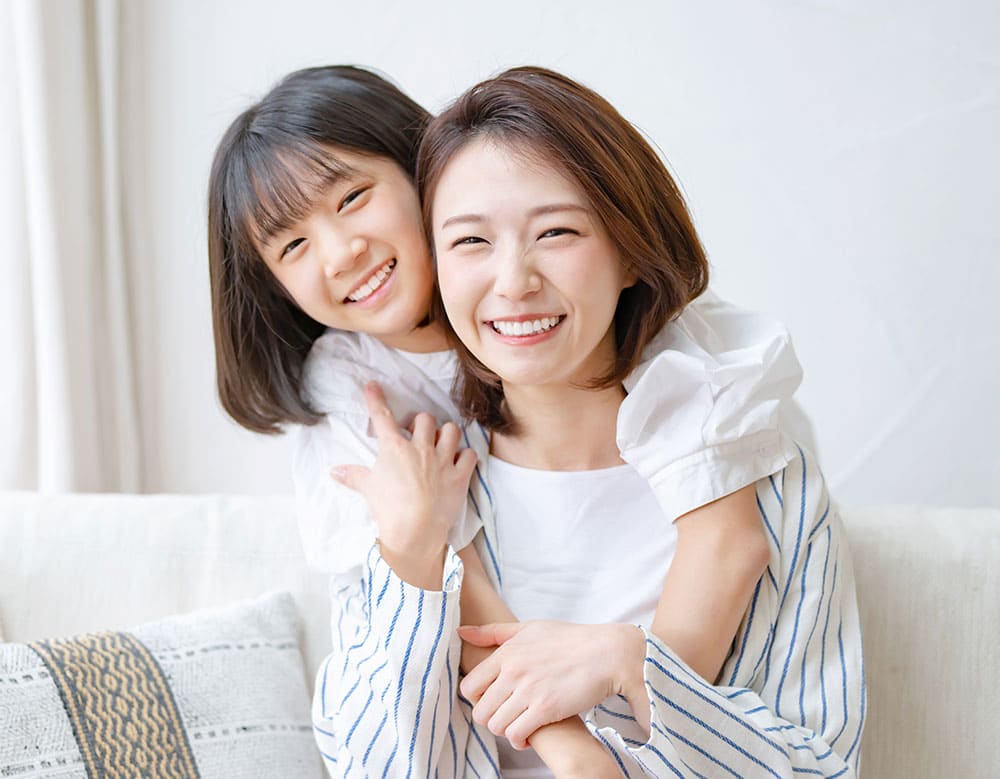 笑顔の親子