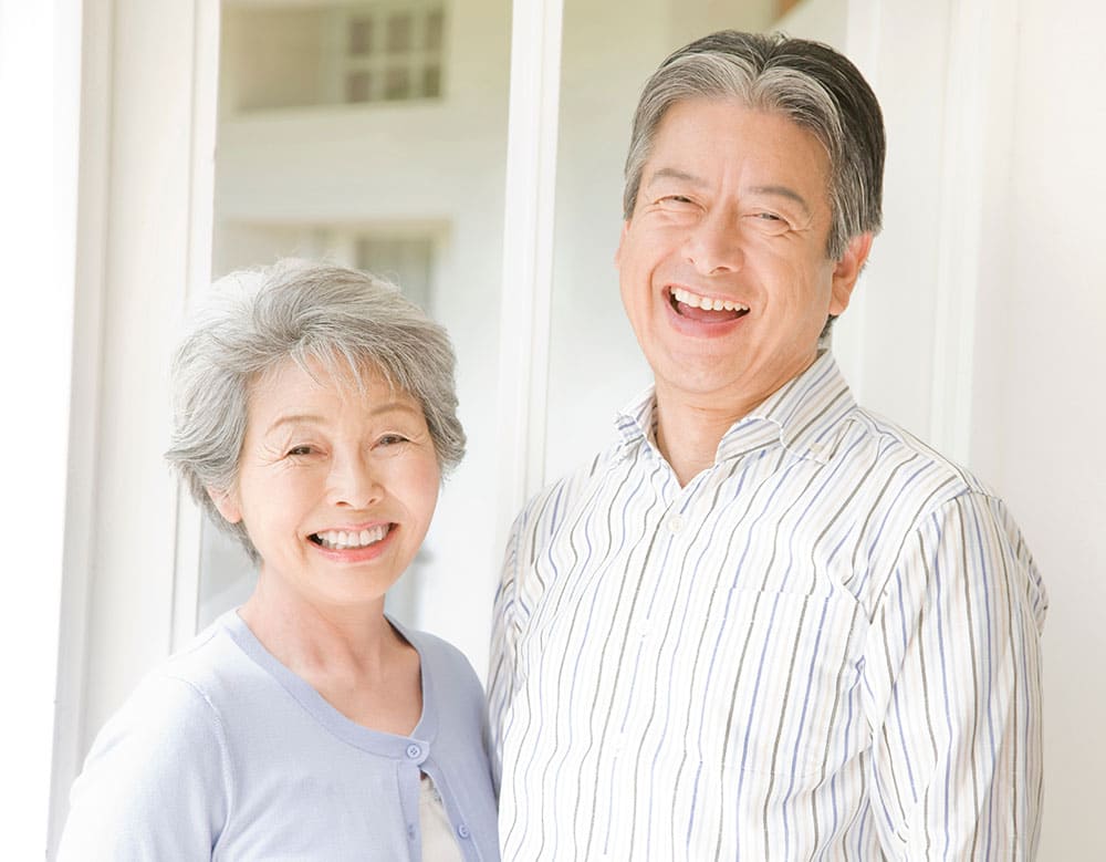 笑顔の老夫婦